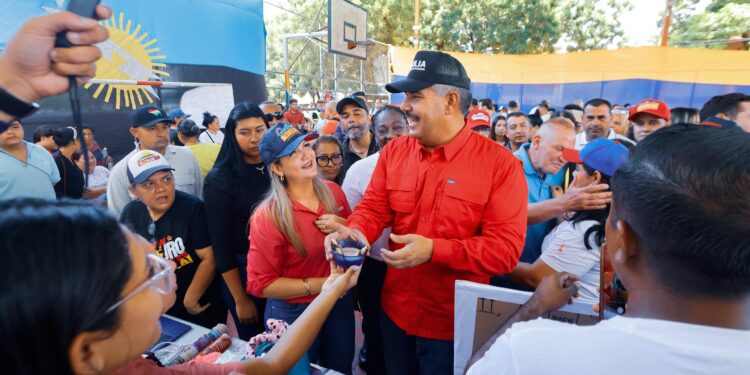 Ministro de Juventud y gobernador del Zulia participan en asamblea del Poder Popular Juvenil Comunal