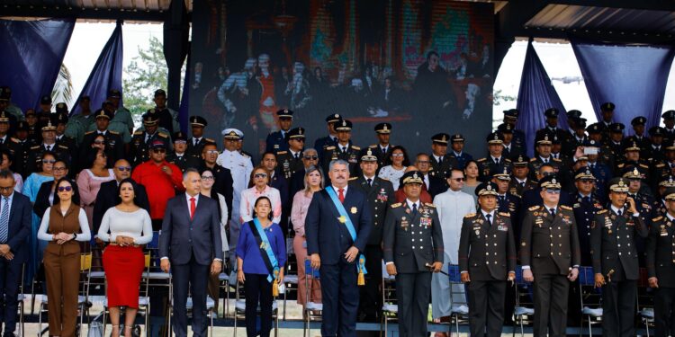 El Gobernador Luis Caldera encabeza el Acto histórico del 5 de julio desde la vereda del lago ….