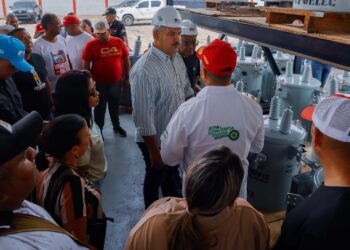 Gobernador Caldera entrega de 49 transformadores y anuncia Plan de Alumbrado Público para Maracaibo