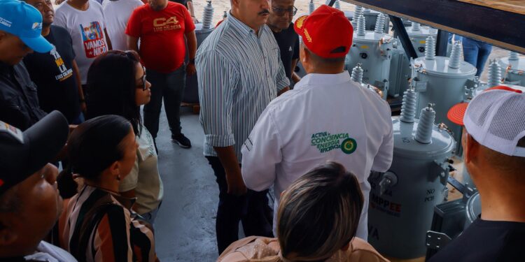 Gobernador Caldera entrega de 49 transformadores y anuncia Plan de Alumbrado Público para Maracaibo