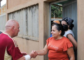 En visita casa a casa y tomas de esquinas, se afianza campaña de Di Martino