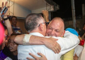 Di Martino recorrió parroquia Venancio Pulgar junto a Arias Cárdenas