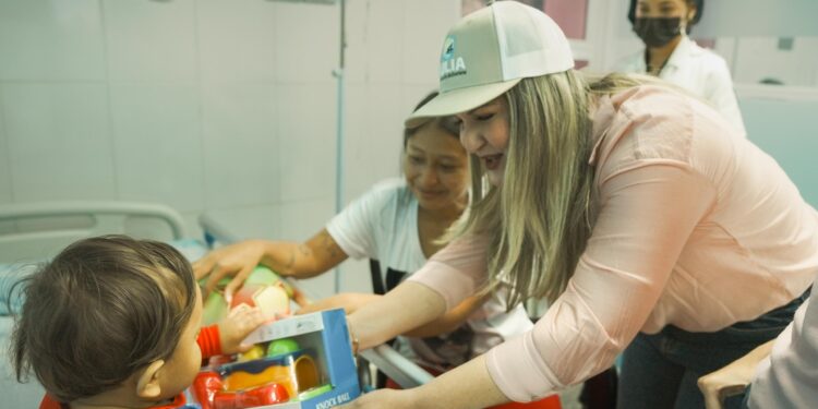 La Primera dama del Zulia entrega regalos a pacientes del Hospital de Niños de Veritas y reactiva su laboratorio