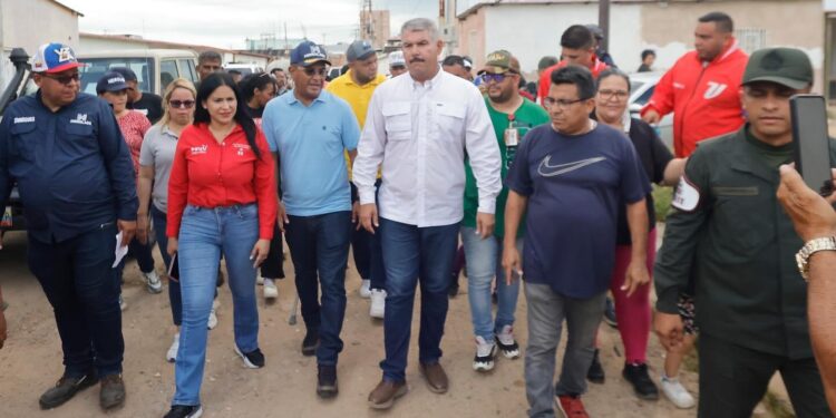 Despliegue territorial con atención a la salud y servicios públicos realiza gobernador Caldera en Lagunillas