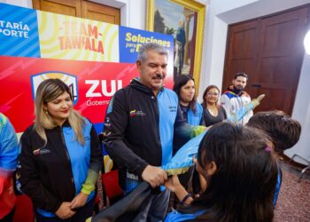 El Gobernador Luis Caldera abandera a la delegación que representará al Zulia en los Juegos Deportivos Nacionales Estudiantiles