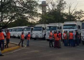 Llegaron los camiones y Alcaldía de Maracaibo inicia recolección de basura en la ciudad