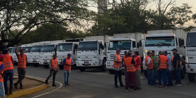 Llegaron los camiones y Alcaldía de Maracaibo inicia recolección de basura en la ciudad