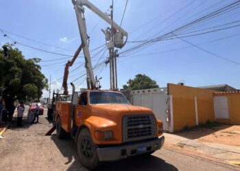 Instalación de transformadores beneficia a 160 familias de cinco parroquias zulianas