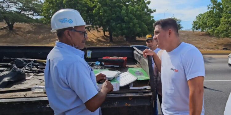 Ministro Márquez acompaña labores de rehabilitación de alumbrado público en Maracaibo