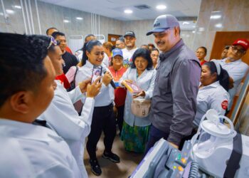 Jornada de trabajo por la salud realiza el gobernador Luis Caldera en el municipio Colón