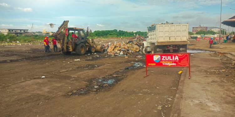 Gobernación del Zulia lleva jornada de recolección de desechos sólidos a Las Pulgas, Santa Rosa y la Vereda 2