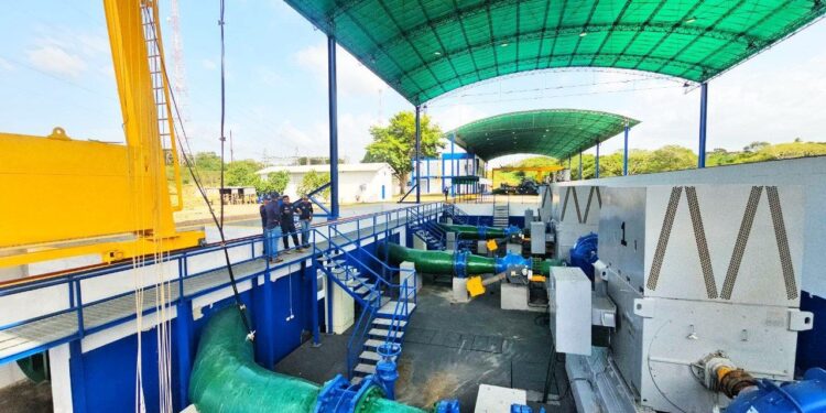 Mantenimiento correctivo preventivo a sistema hidráulico del Zulia avanza con protocolo de vaciado de tubería