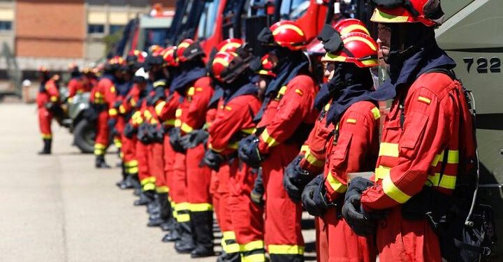 Cuatro militares de la UME resultan heridos mientras combatían un incendio en León