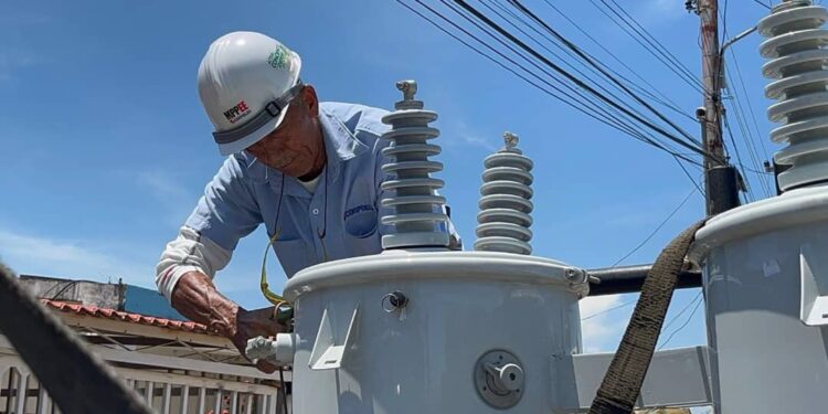 Más de 1.200 familias zulianas beneficiadas con instalación de transformadores