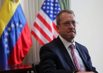 El ex embajador de EEUU para Venezuela James Story descartó una invasión militar y aseguró que Trump no sacará a Maduro del poder……
