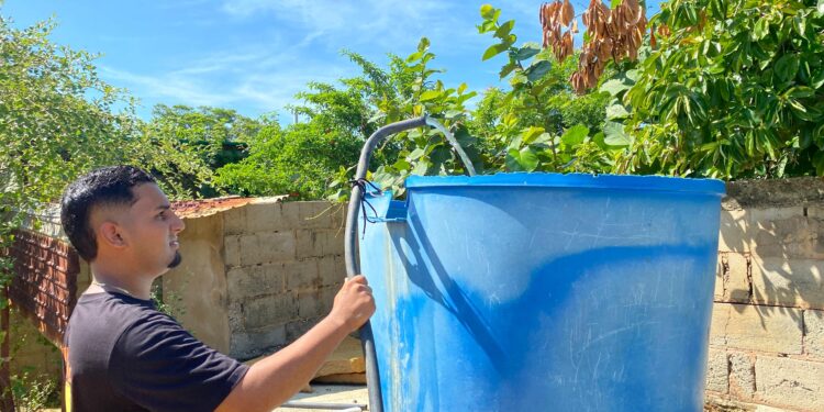 Sectores del Puerto Escondido del municipio Santa Rita recibieron el suministro de agua por tubería