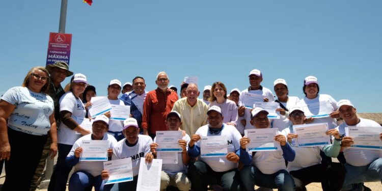 Emprendedores de Santa Rosa recibieron microcréditos de la Alcaldía de Maracaibo y Fonaen