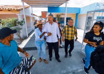 Gobernador Caldera evalúa progreso del Plan Zulia en el Oeste con 94 comunas y 893 consejos comunales