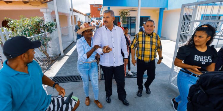 Gobernador Caldera evalúa progreso del Plan Zulia en el Oeste con 94 comunas y 893 consejos comunales