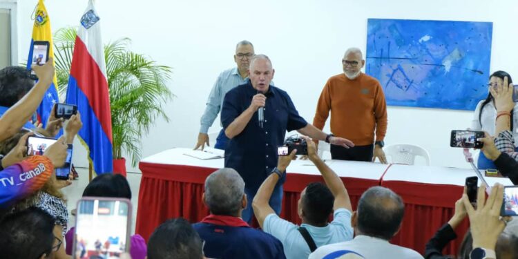 Alcalde Di Martino entregó Registro de Conformación de Junta Directiva de Organizaciones Sindicales