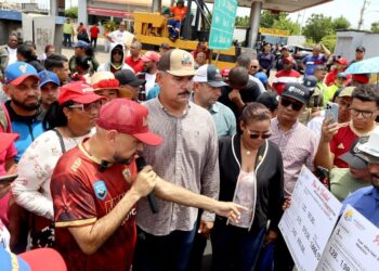 Con nueve mil toneladas de asfalto: Gobernador Luis Caldera y Alcalde Héctor Soto inician trabajos de recuperación vial en San Francisco