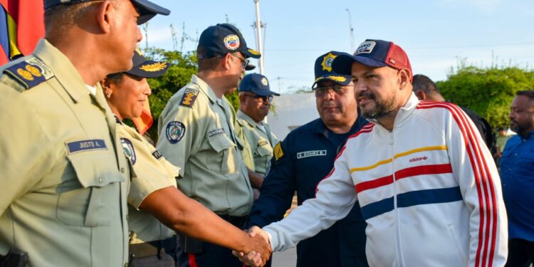 Alcalde Héctor Soto supervisa instalaciones de Polisur y ajusta planes de protección