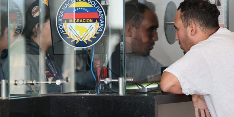 Gran Misión Vuelta a la Patria: Arribó el vuelo 66 con 259 migrantes venezolanos repatriados desde EEUU