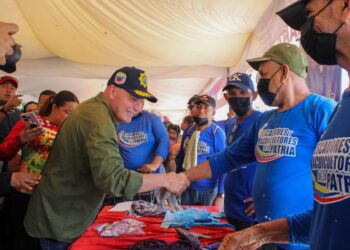 Más de 4.5 toneladas de alimentos distribuyo Alcaldía Bolivariana de Maracaibo en el Mercado Popular de Francisco Eugenio Bustamante