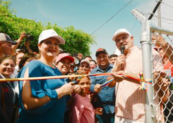 El Gobernador entrega obras de salud y educación e inicia plan de vialidad en el municipio Lossada