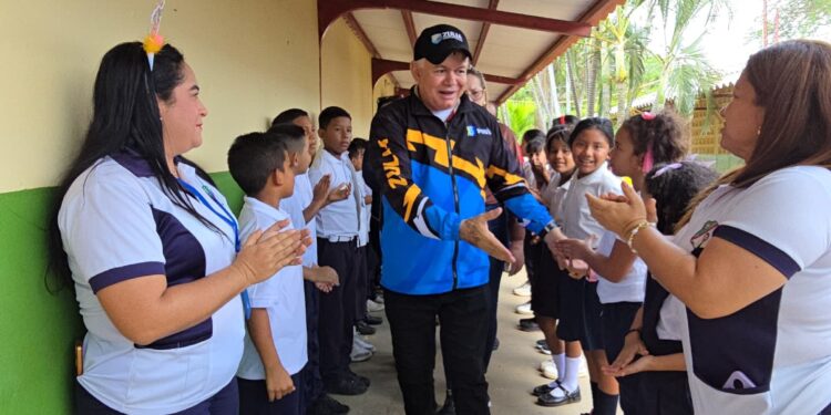 Proyecto de la consulta de la juventudes una realidad y beneficia 425 estudiantes en Mara