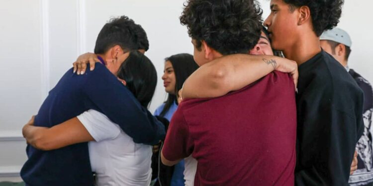 Retornan a suelo venezolano 5 niños secuestrados por Estados Unidos