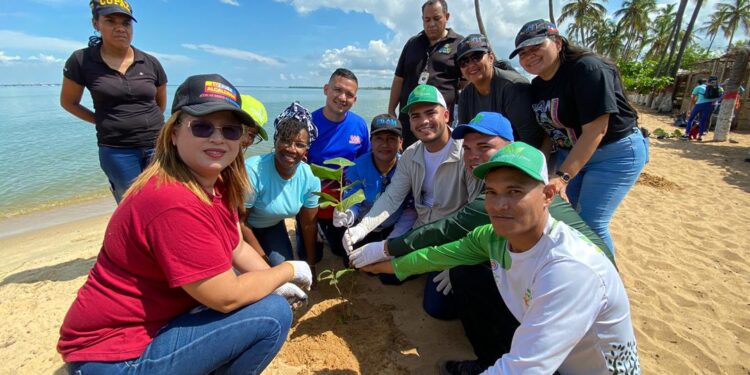 En el municipio Santa Rita se realizó jornada simultánea de limpieza en las playas tras celebrarse su día
