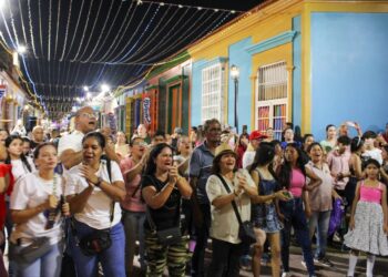 Alegría, colorido, música y diversión en la retreta de la Calle Carabobo