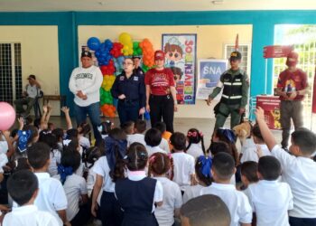 Gobernación del Zulia y Frente Preventivo dan la bienvenida al nuevo periodo escolar con un abordaje en la E.B.N. San Francisco.