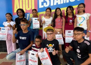 Alcaldía de Maracaibo entregó 21 lentes correctivos a niños y niñas en edad escolar
