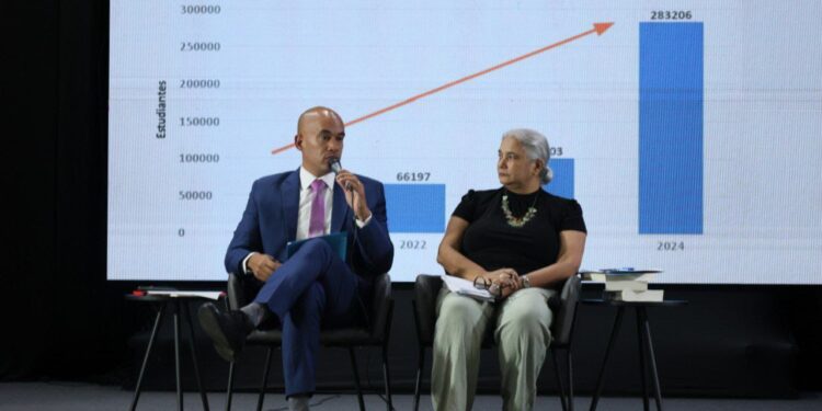 Incrementa interés por estudiar educación en Venezuela