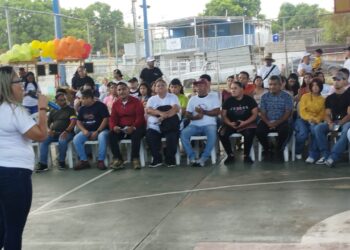 85 jóvenes comuneros reciben microfinanciamientos de proyectos aprobados en consulta popular