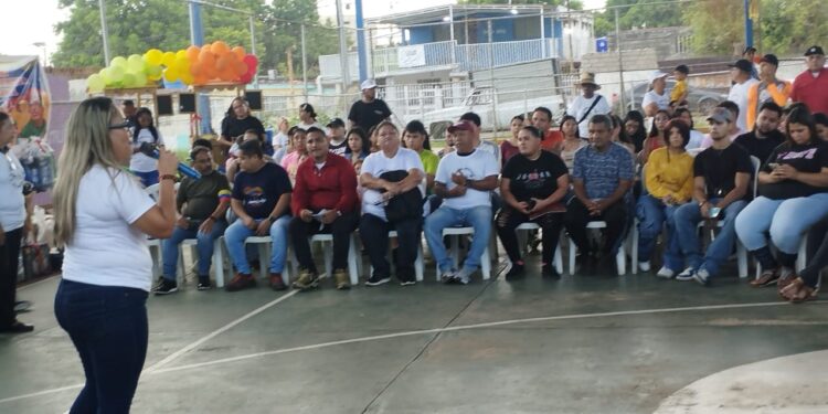 85 jóvenes comuneros reciben microfinanciamientos de proyectos aprobados en consulta popular