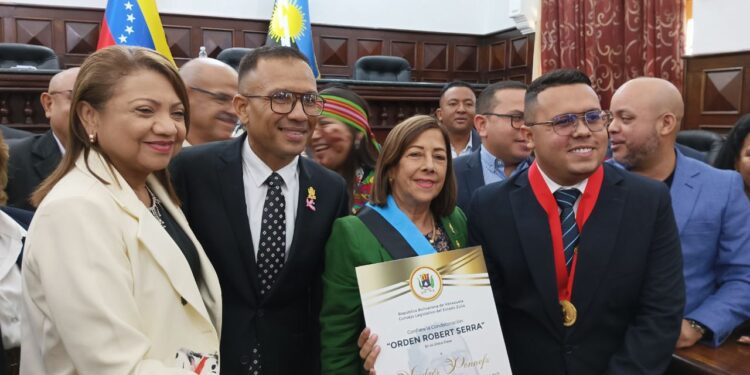 Parlamento zuliano otorga la Orden “Robert Serra” a jóvenes destacados de la región‎
