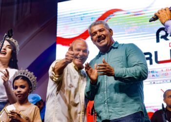 La Navidad encendió sus luces en las plazas República e Indio Mara de Maracaibo