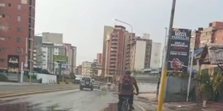 Alcaldía de Maracaibo hace llamado de atención a responsables por botes de agua