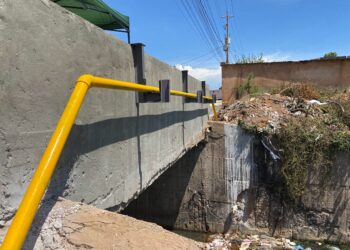 Alcaldía de Maracaibo instaló tubería aérea de gas doméstico para 1500 familias en Venancio Pulgar