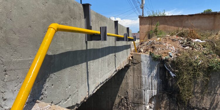Alcaldía de Maracaibo instaló tubería aérea de gas doméstico para 1500 familias en Venancio Pulgar