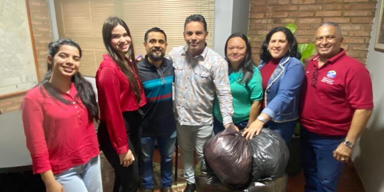 Inmobiliaria Municipal de Maracaibo entregó donativo de ropa para niños y niñas en la Fundación Niños del Sol.