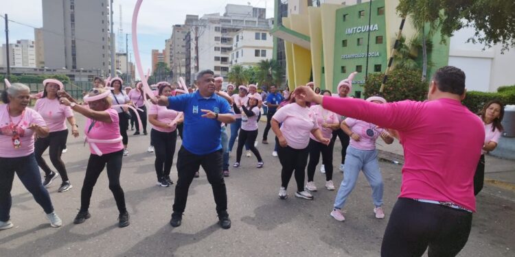 Dirección de Seguridad Municipal dedicó bailoterapia a la campaña de prevención del cáncer de mama