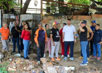 Alcaldía de Maracaibo despejó calle obstruida y colector colapsado en el barrio Andrés Eloy Blanco