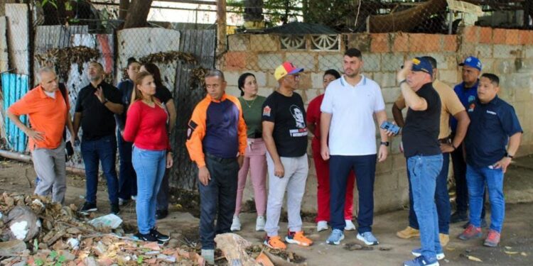 Alcaldía de Maracaibo despejó calle obstruida y colector colapsado en el barrio Andrés Eloy Blanco