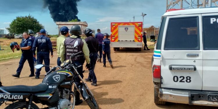 El Gobernador Caldera: Equipos bomberiles de PDVSA y Mara controlan incendio en el Campo Palmarejo