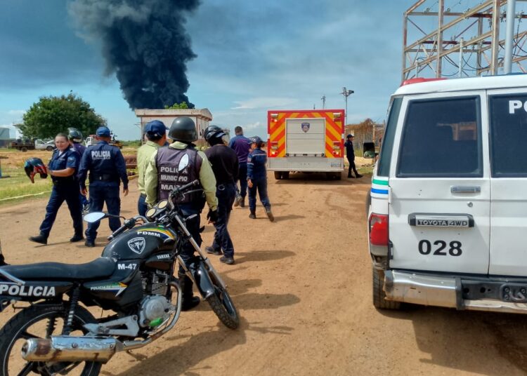 El Gobernador Caldera: Equipos bomberiles de PDVSA y Mara controlan incendio en el Campo Palmarejo