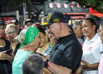 Con una gran fiesta por su 77° aniversario, Alcaldía reinauguró plaza del 18 de Octubre
